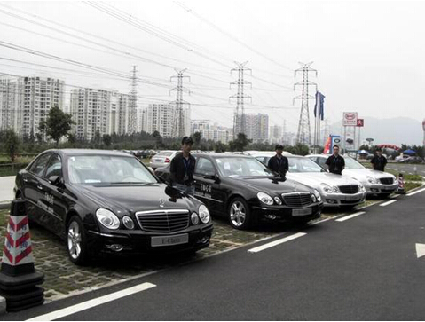 成都選擇正規的租車公司